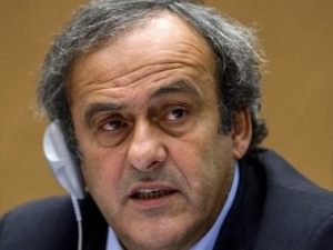 Platini: Žluté karty bych nahradil dočasným vyloučením
