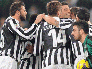 Juventus si vychutnal Sassuolo, Neapol v šestigólové přestřelce vyškolila Inter a Vlci znovu neprohráli