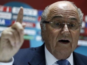 Sepp Blatter: Ať rozhodčí simulanty tvrdě trestají