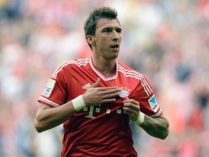 Přestupový mix: Mandžukić v Barceloně, Pedro Kanonýrem?