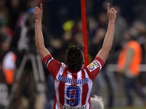 Atlético Madrid se po výhře nad Realem Sociedad uvelebilo v čele Primera División, Real jen remizoval v Bilbau a zůstává třetí