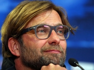 Jürgen Klopp stále věří, že Dortmund může v této sezóně vyhrát trofej