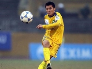 Fotbalista ve Vietnamu dostal za hrubý faul trest na 28 zápasů