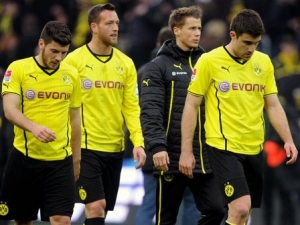 Dortmund znovu prohrál doma, devítigólová přestřelka ve Frankfurtu pro Stuttgart