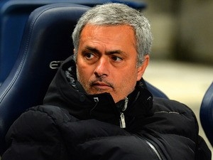 Neposílejte Foye pískat zápasy Chelsea, žádá Mourinho