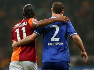 Drogba se vrací na Stamford Bridge, Schalke už bude hrát na San Bernabéu jenom o prestiž