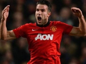 Robin van Persie poslal svým hattrickem United do čtvrtfinále, Borussia si pohlídala postup