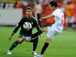 Vedoucí Atlético hraje s Granadou, Real čeká rozjetá Sevilla. Barcelona prověří obranu Celty