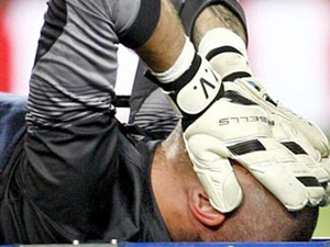 Valdés má po sezóně. Přetržené vazy ukončily jeho sny o šampionátu a zřejmě i kariéru v Barceloně