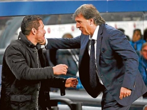 Po remíze ve španělském derby byli oba trenéři spokojeni. Víc ale asi Simeone z Atlética