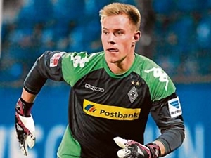 Barça sice Ter Stegena uklidňuje, jeho agent však v tuto chvíli přestup vylučuje