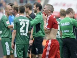 Augsburg se zasloužil o přepsání statistik! Bayernu ukončil sérii bez prohry