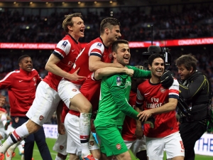 Arsenal porazil Wigan na penalty a slaví postup do finále FA Cupu