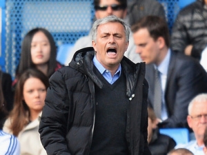 Mourinho „pogratuloval“ rozhodčímu Deanovi: Odvedl fantastický výkon