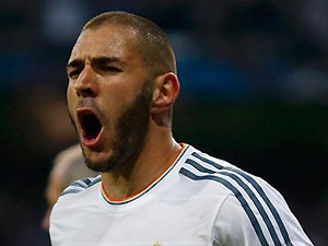 Přestupové spekulace: Benzema výměnou za De Geu, Rudým ďáblem také Dani Alves?