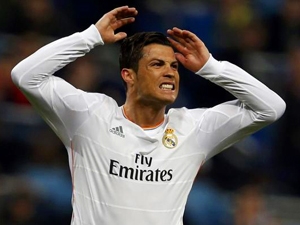 Cristiano Ronaldo lékařskému týmu Realu nevěří a našel si svého doktora