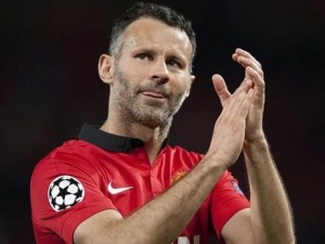 Giggs ukončil hráčskou kariéru a bude Van Gaalovým asistentem