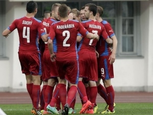 Finsko - Sparta 2:2, Hušbauer slavil první gól, Vácha premiérový start