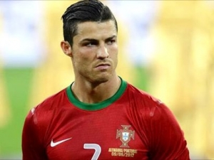 Ronaldo má před MS zánět šlachy v levém koleně