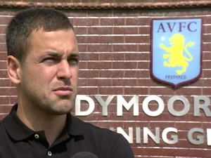 Joe Cole získal na dva roky angažmá v Aston Ville 