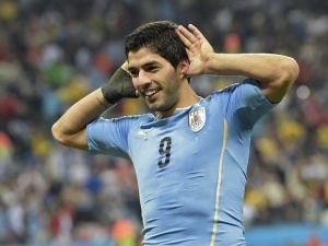 Suárez dvěma brankami sestřelil Anglii, ta je po prohře jen krok od vyřazení