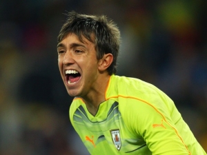 Italy porazíme jejich vlastními zbraněmi, věří Uruguayec Muslera 