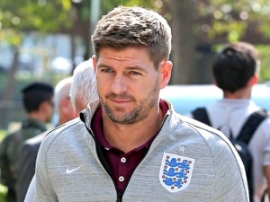Gerrard odložil rozhodnutí o své budoucnosti v anglickém týmu 
