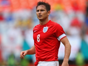 Lampard zvolen kapitánem Anglie pro zápas s Kostarikou, Gerrard jen na lavičce