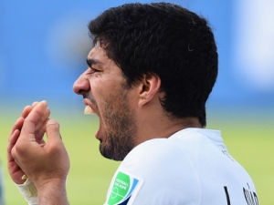 Klauzule ohledně kousnutí? Suarez žádnou nemá
