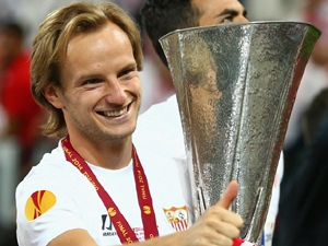 Rakitić se rozloučil se Sevillou. Nejde do Barcelony nahradit Xaviho, chce zůstat sám sebou