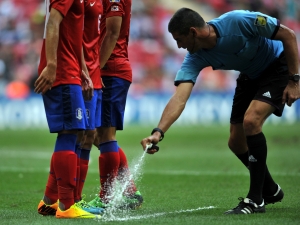 Mizející sprej bude využívat i UEFA, a to už od nové sezóny Ligy mistrů