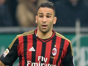 Manchester United chce Ramiho, do AC by mohl jít Chicharito
