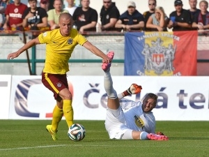 Sparta vkročila do ligy vítězně, Dukla remizovala bez branek s Baníkem
