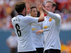 Přípravy týmů PL: Rooney režíroval výhru Manchesteru United nad AS Řím, Arsenal prohrál