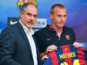 Loni Barça ve vzduchu strádala, teď má nejvyšší stoperské duo Evropy
