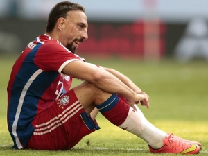 Soupeři hrají proti Bayernu extrémně tvrdě. Rozhodčí by hráče měli chránit, říká Ribéry