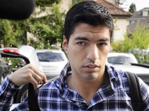 Mezinárodní arbitráž Suárezovi trest potvrdila. Trénovat s Barcelonou už ale může