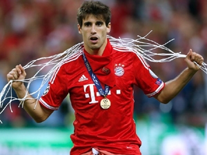 Javi Martínez má přetržené křížové vazy. K fotbalu se vrátí až na jaře