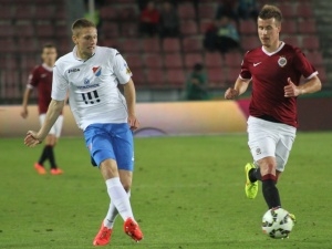Spartu před kvalifikací Evropské ligy trápí děravá obrana i vykartovaný Vácha, ve Zwolle nejspíše nastoupí Mareček