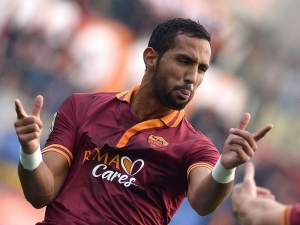 Stoper Benatia míří do Manchesteru United