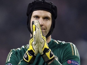 Přestupové spekulace: Čech na odchodu do Paříže, Depay brzy hráčem Liverpoolu nebo United?