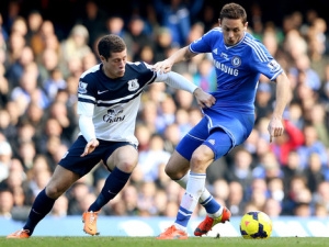 Chelsea, zřejmě bez Costy, změří síly s Evertonem, vedoucí Spurs přivítají Reds, United už musí vyhrát