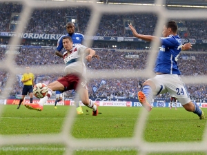 Schalke po čtyřech letech bodovalo s Bayernem. Po gólech Lewandowskiho a Höwedese skončilo utkání nerozhodně
