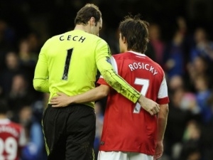 Čech a Rosický v klubech nehrají, Vrbovy potíže navíc prohlubuje marod Lafata