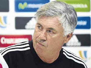 Trenér Realu Ancelotti navenek souhlasí s přestupy, které vymýšlí prezident Florentino Pérez