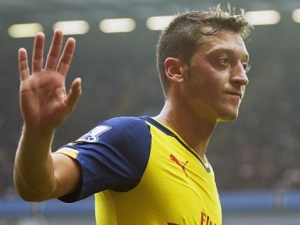Odpověděl Mesut Özil svým výkonem proti Aston Ville na vzrůstající kritiku?