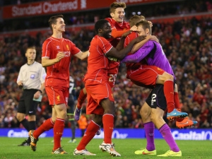 Capital One Cup: Reds postoupili až po 15. sérii penalt, Arsenal i kvůli Rosickému končí