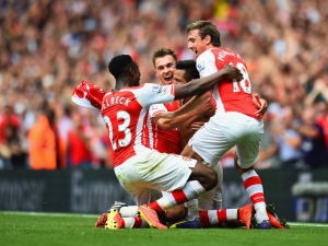Manchester City podlehl West Hamu, Alexis Sánchez vystřelil Arsenalu výhru nad Sunderlandem, Liverpool znovu ztratil body