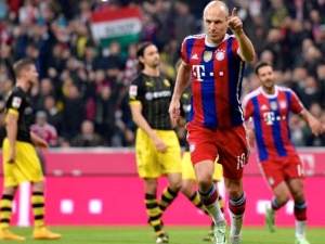 Darida gólem z penalty rozhodl o premiérové výhře Freiburgu, Bayern otočil zápas s Dortmundem a vyhrál 2:1