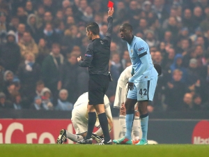 Fernandinho a Yaya Touré se omluvili za své červené karty